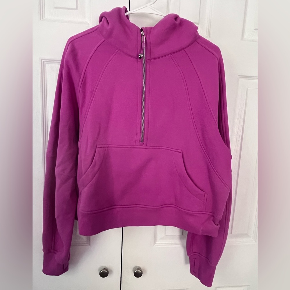 Lululemon Scub wore one time excellent condition. Size M/L